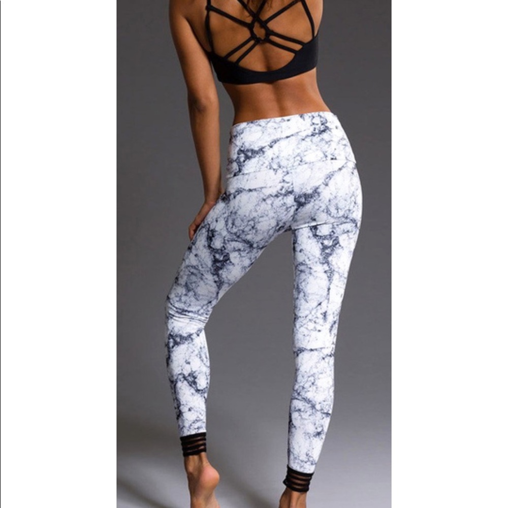 Onzie Marble Leggings